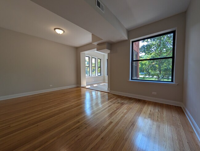 Foto del edificio - 2323 N Kedzie Blvd