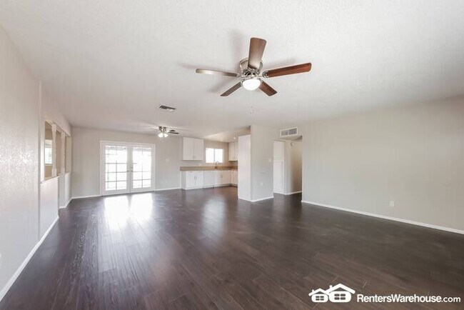 Building Photo - View today 4 bed/2 bath