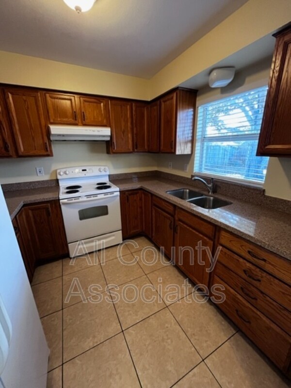 Foto del edificio - 1011 Idlebriar Way