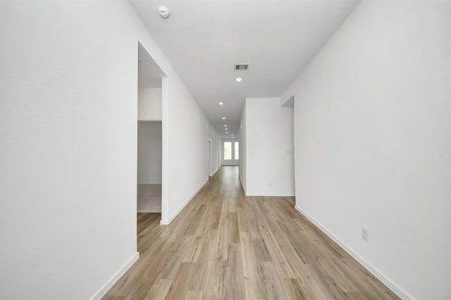 Building Photo - 13407 Harbor Pt Dr