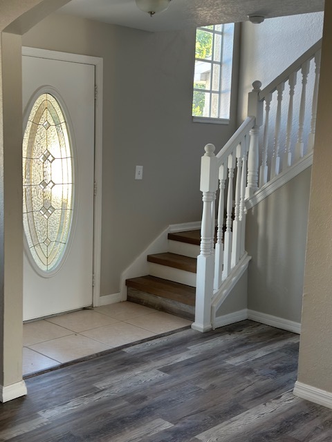 entry way - 915 E Main St