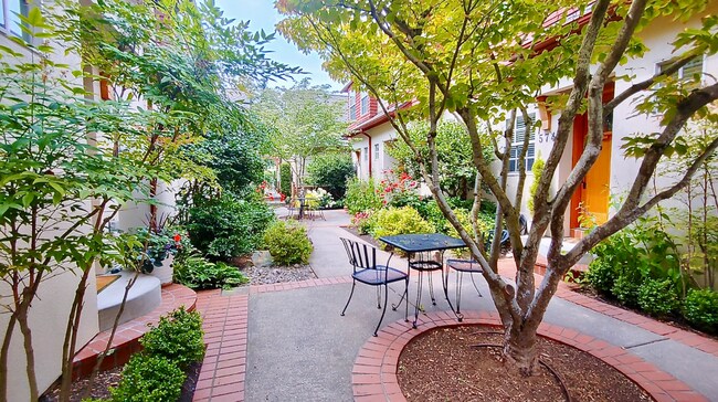 Foto del edificio - Luxury Townhome in Lake Oswego’s Coveted First Addition | Garage Included!