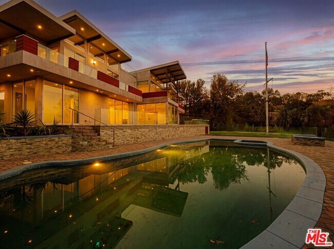 Building Photo - 770 Paseo Miramar