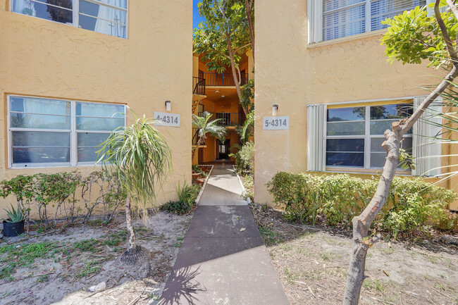 Foto del edificio - 4314 NW 9th Ave