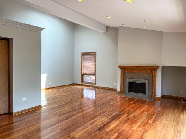 Building Photo - 8150 W Brookside Dr
