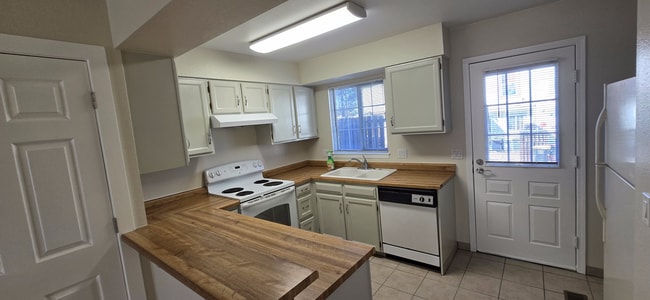 Foto del edificio - 9824 W Cornell Pl