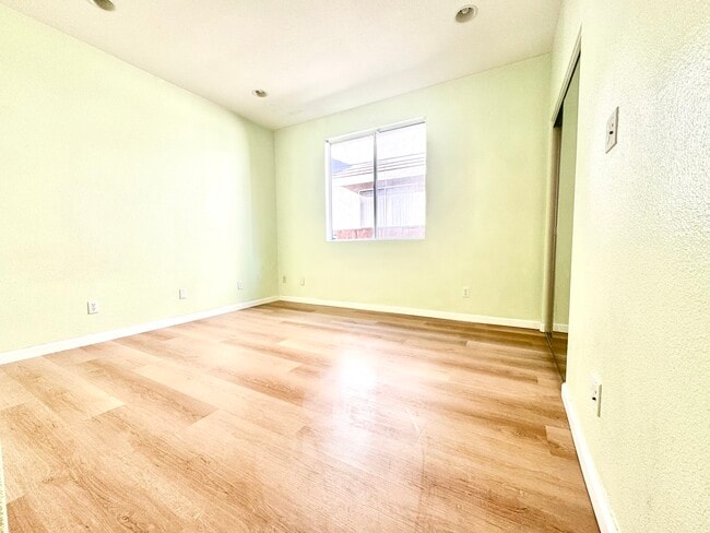 Foto del edificio - 4030 Bouquet Park Ln