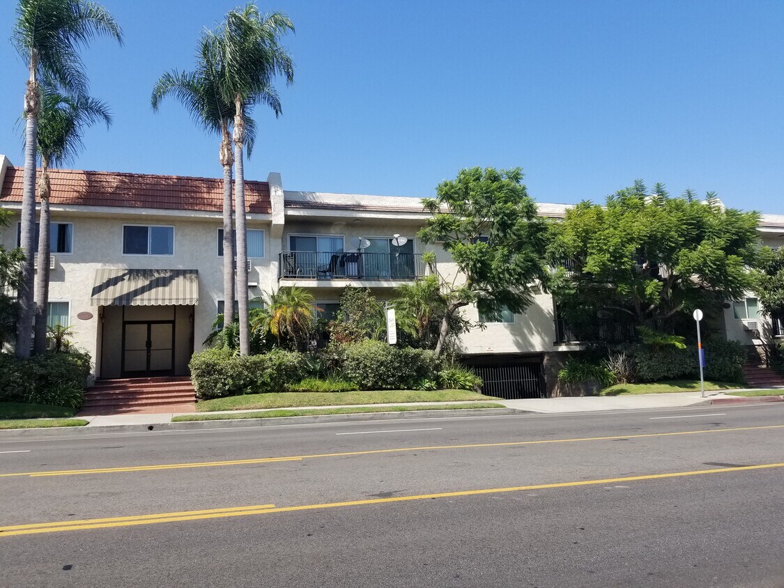 Palmera Apartments Exterior Photo - 10925 Palms Blvd