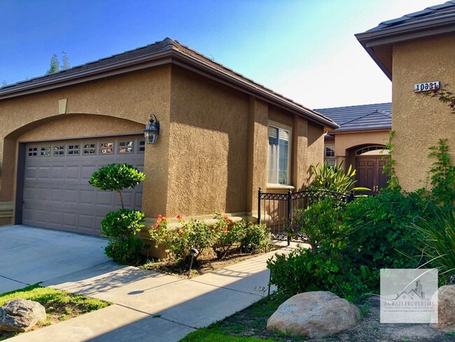 Foto del edificio - Spacious Four Bedroom Home in Clovis North...