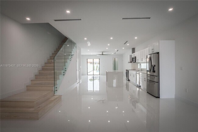 Foto del edificio - 3107 SW 26th St