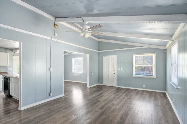 Building Photo - Welcome to your next home!