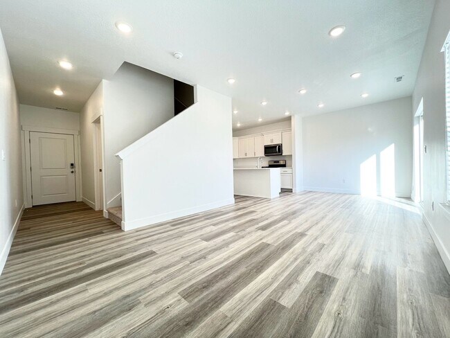 Foto del edificio - 3 Bed/2.5 Bath Townhome in Salem!