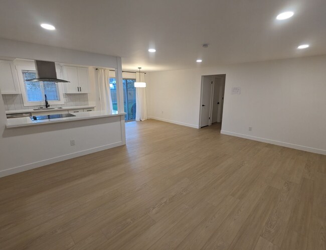 Building Photo - Robinswood Neighborhood  3 Bedroom Rambler