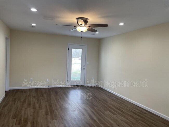 Foto del edificio - 914 Warrior Hill Dr