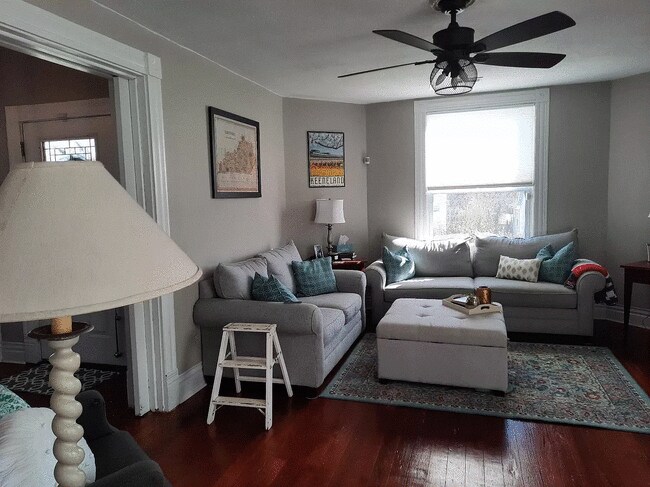 Living Room - 401 S Gratz St