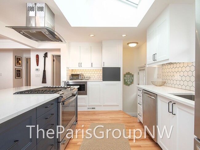 Building Photo - Renovated Magnolia Home – Open Floor Plan ...