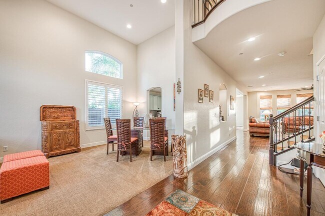 Foto del edificio - Spacious Home on Oversized Lot with Pool and Solar!