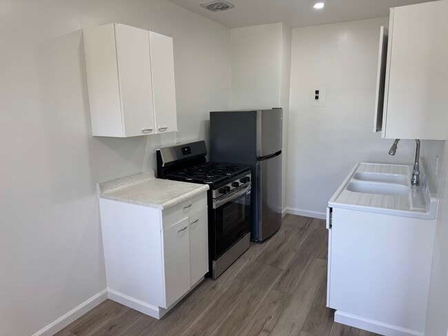 Foto del edificio - 820 S Rosemead Blvd