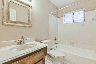 Building Photo - 20 Tulip Hill Ct