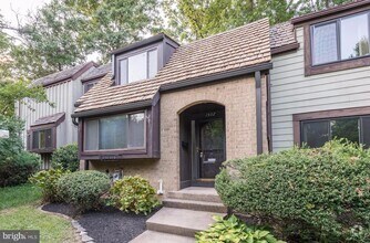 Building Photo - 1502 Farsta Ct