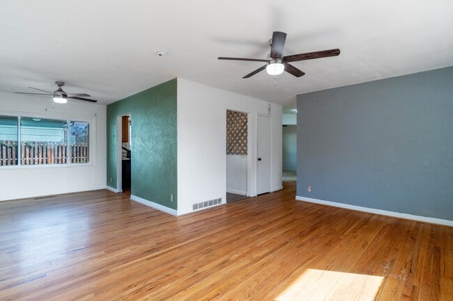 Building Photo - 2610 E Pikes Peak Ave