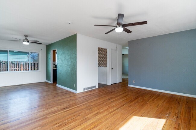 Foto del edificio - 2610 E Pikes Peak Ave