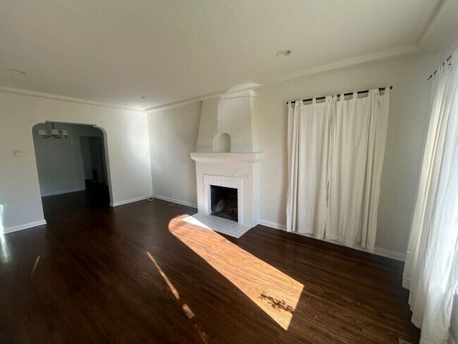 Foto del edificio - 10023 Silverton Ave