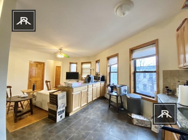 4 bedroom in Brighton MA 02135 - 4 bedroom in Brighton MA 02135 Apartment