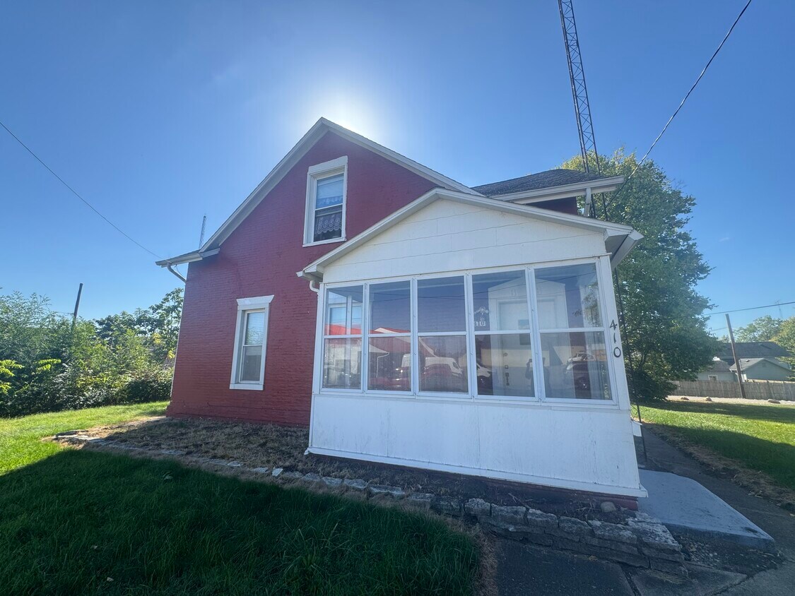 Foto principal - 410 E Winona Ave
