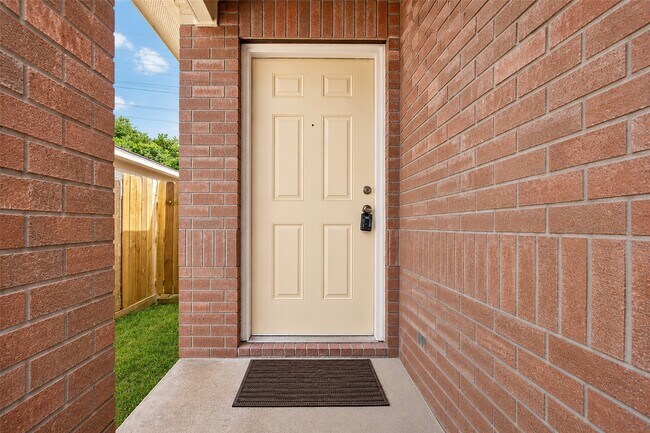 Foto del edificio - 5239 Roth Forest Ln