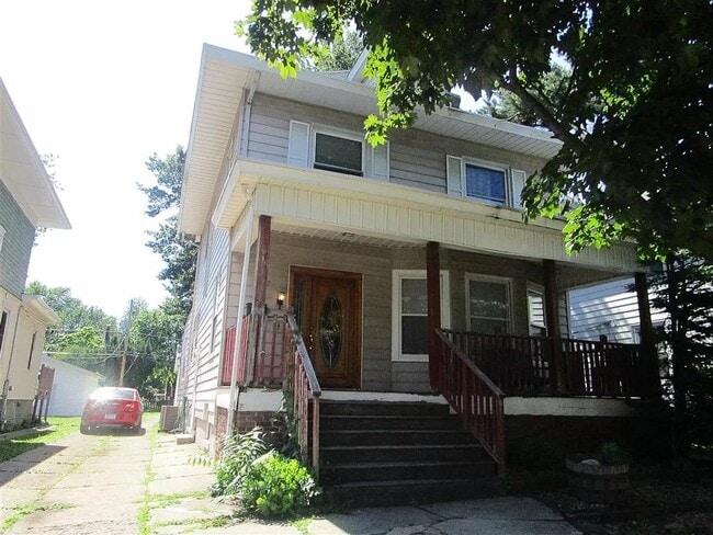 Frente - 1017 N Elmwood Ave