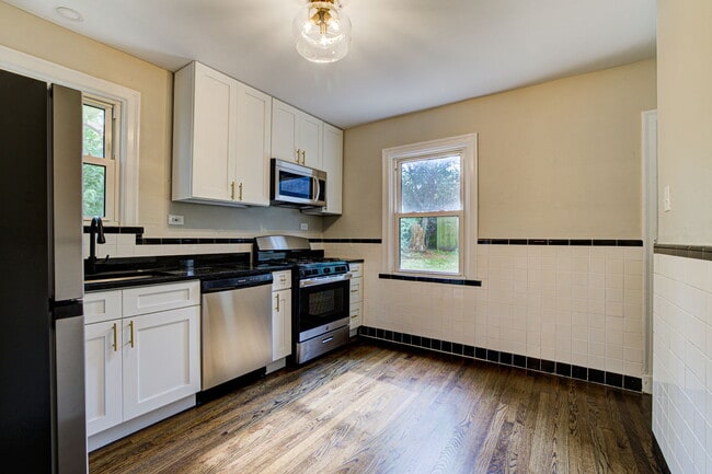 Building Photo - 1032 Charleville Ave