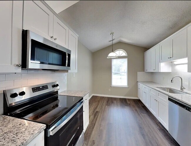 Foto del edificio - 8731 Purple Thistle Ln