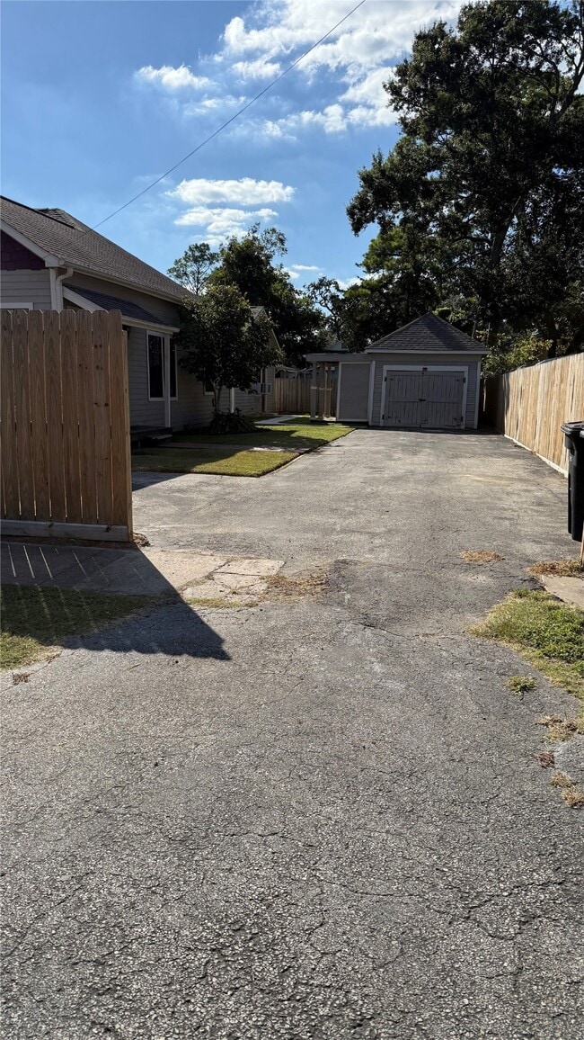 Building Photo - 502 W Lang St Building Photo - 502 W Lang St