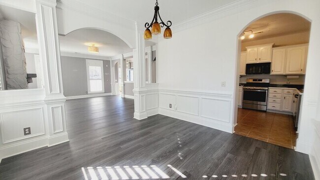 Building Photo - 5200 Craftsman Ridge Dr