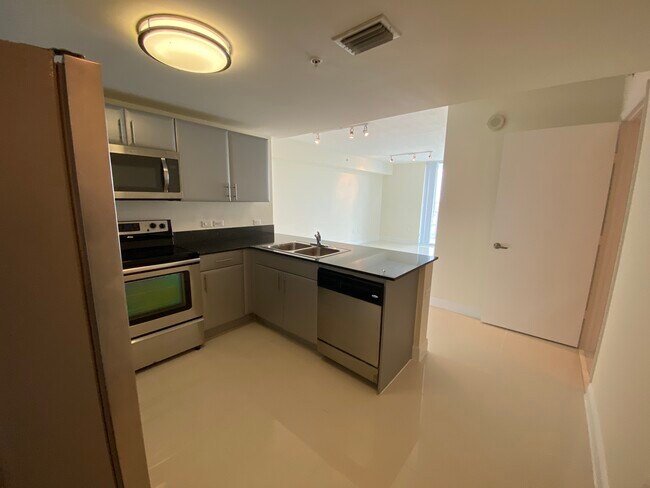Foto del edificio - 1871 NW South River Dr