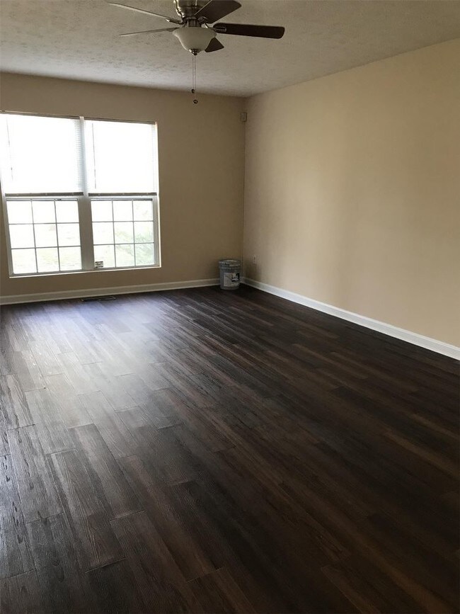 Foto del edificio - 4801 Victoria Drive - 1