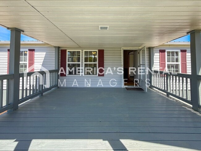 Foto del edificio - HALF OFF SECURITY DEPOSIT MOVE IN SPECIAL!...