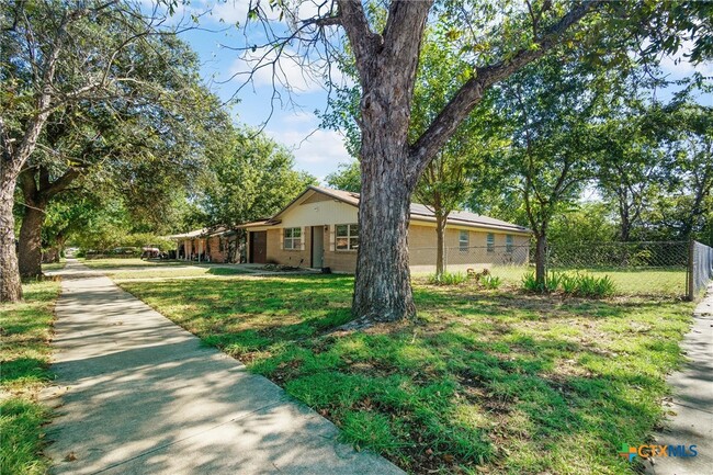Building Photo - 1820 Gaynor Dr