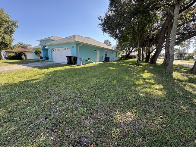 Building Photo - 1522 Breese St NE