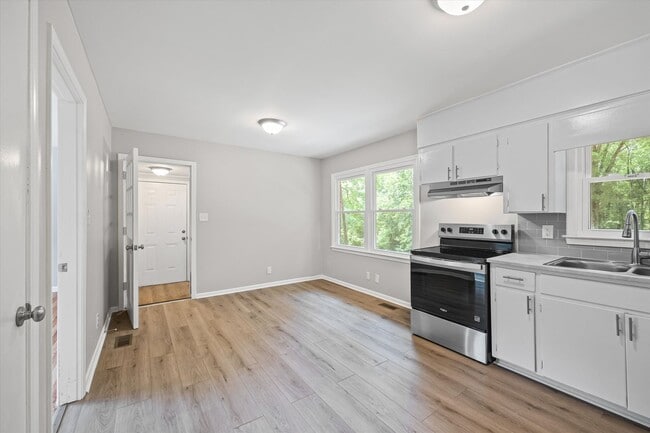 Building Photo - Minutes to Downtown Fort Mill - Renovated ...
