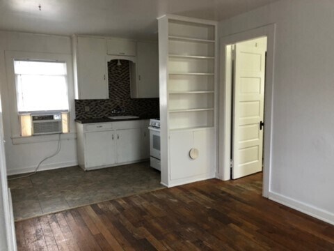 Primary Photo - 317 N Grand Ave