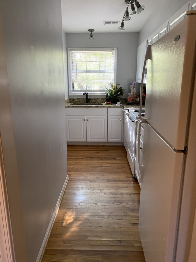 Kitchen - 105 Fidelity St