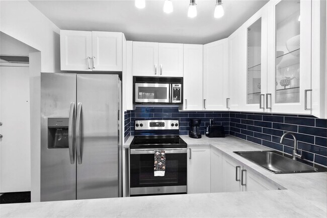 Foto del edificio - 251 S Cypress Rd