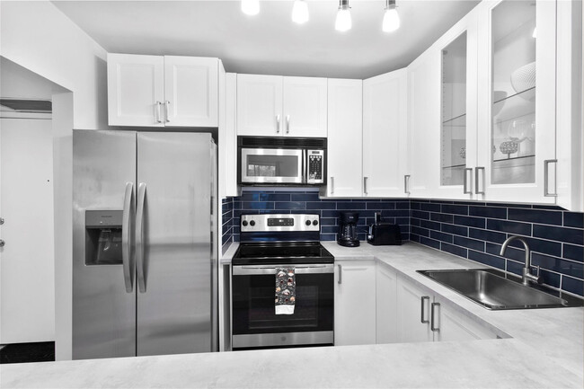 Building Photo - 251 S Cypress Rd