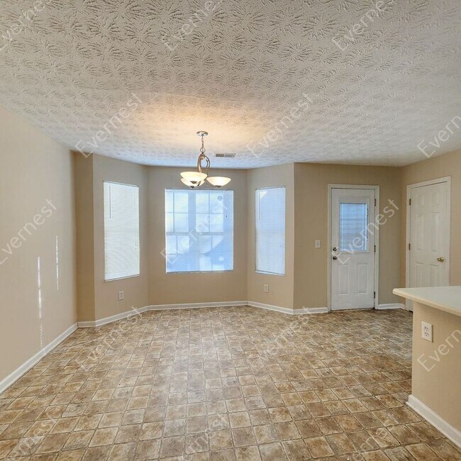 Foto del edificio - 5775 Strathmoor Manor Cir