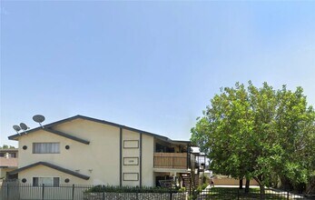 Building Photo - 1209 W Rosewood Ct