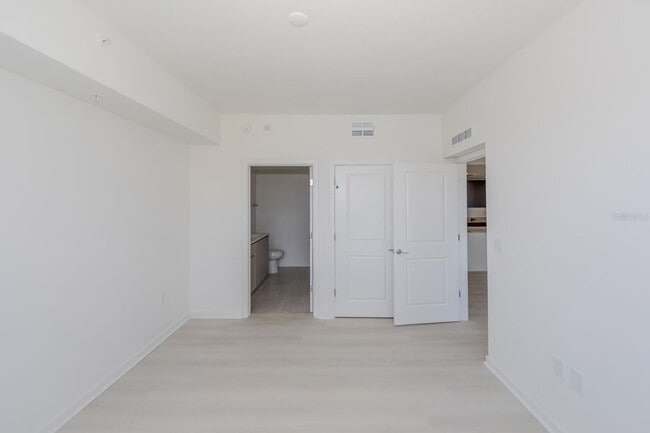 Foto del edificio - 5579 Millenia Park Blvd