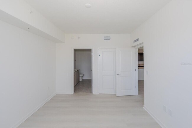Foto del edificio - 5579 Millenia Park Blvd