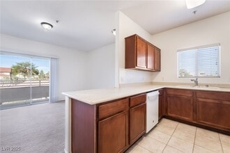 Building Photo - 2291 W Horizon Ridge Pkwy